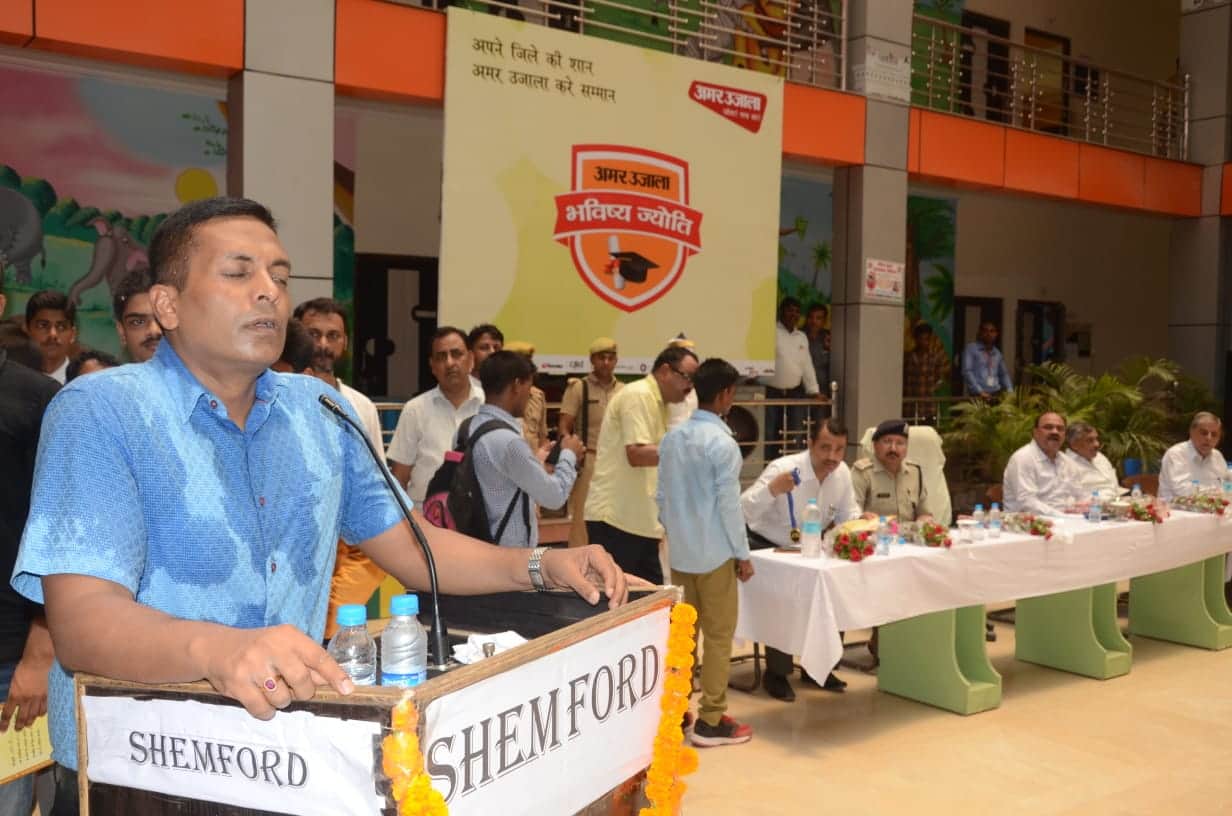 meritorious student honored in amar ujala bhavishya jyoti programme