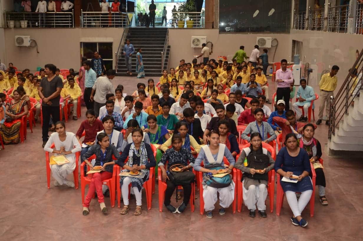 meritorious student honored in amar ujala bhavishya jyoti programme