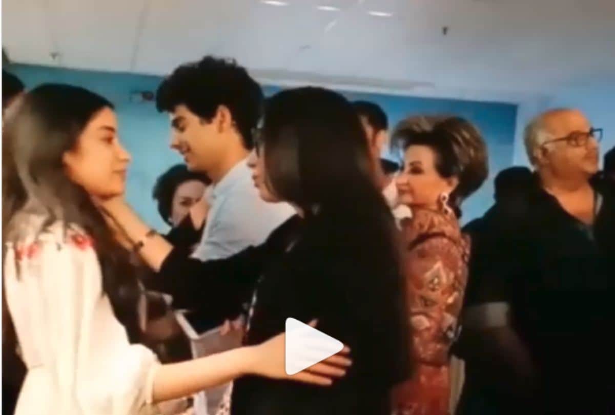 rekha get emotional to watch janhvi kapoor film dhadak