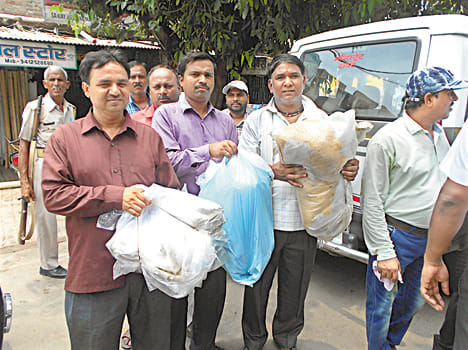 After a broken sleep, 20 kg polythene caught from four shops