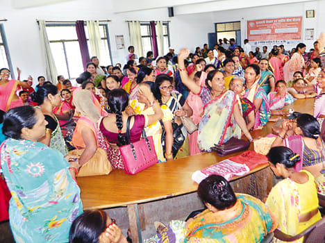 Chairs were not found, so did the chaos in farrukhabad