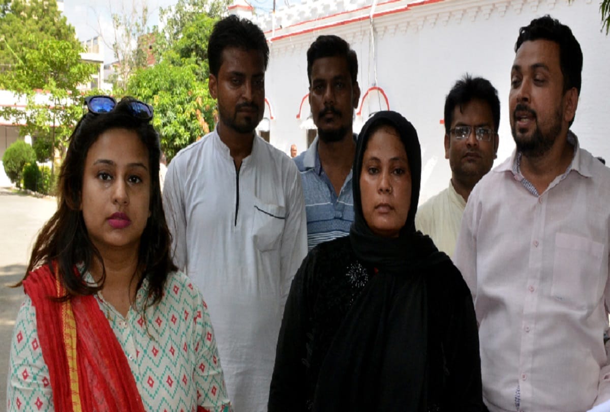 Husband gave divorce, Father in law says Stay with me