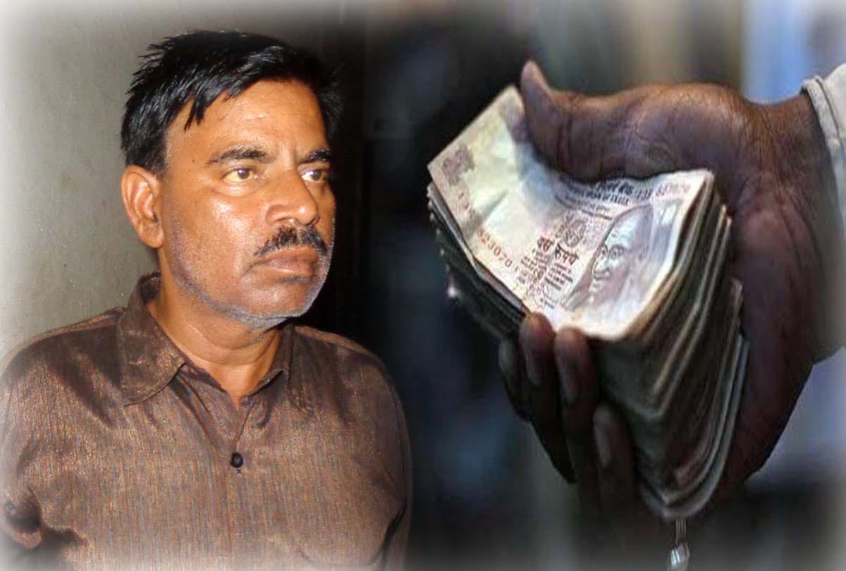 रिश्वत लेने के मामले में आरोपी लेखपाल 