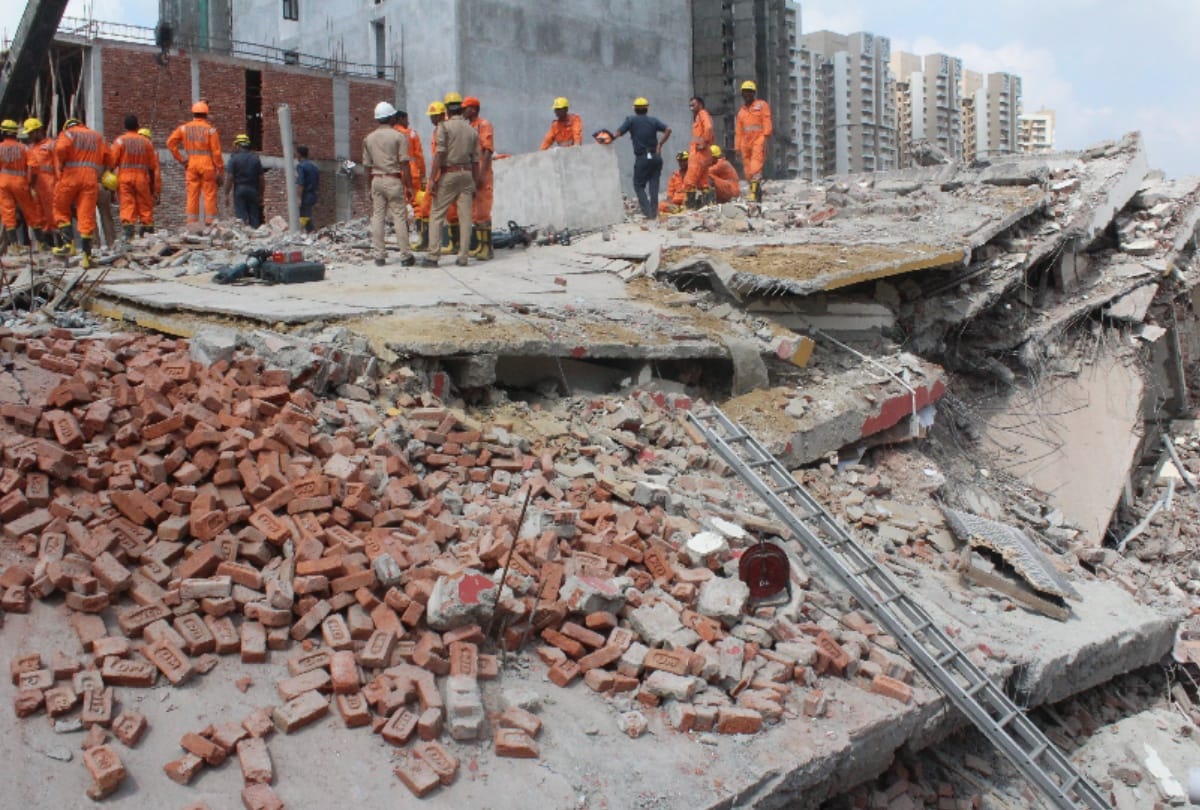 shahberi building collapse Leader and doctor involved in making and selling colony