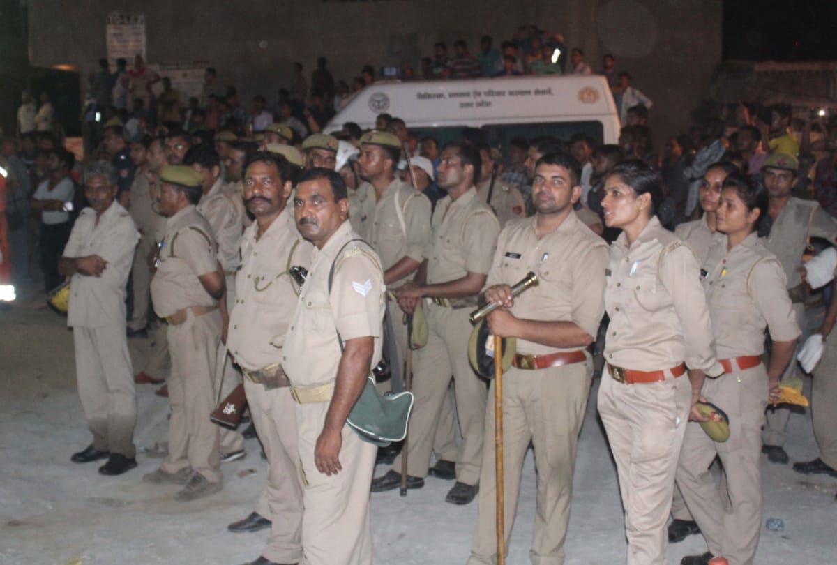 police ignore a builder is against fir registered after building collapse