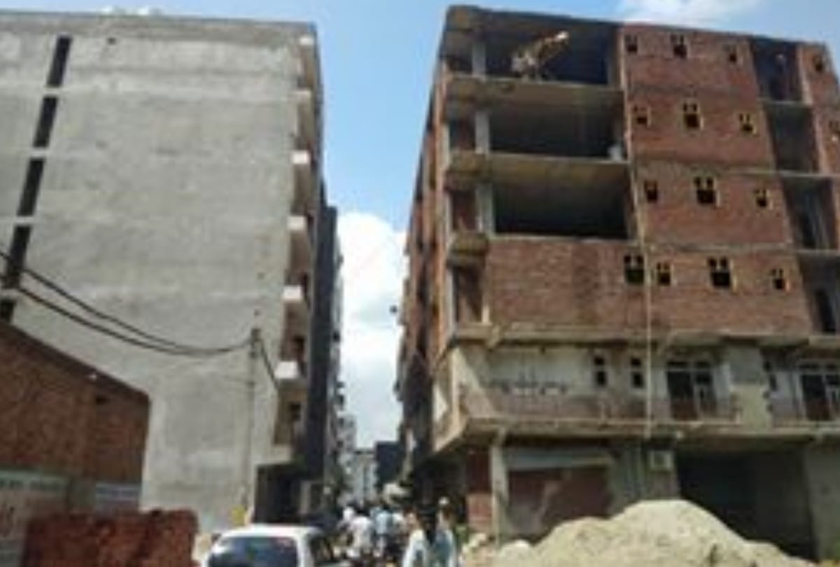 hundred square meters plot cost 25 lakh in Shahberi