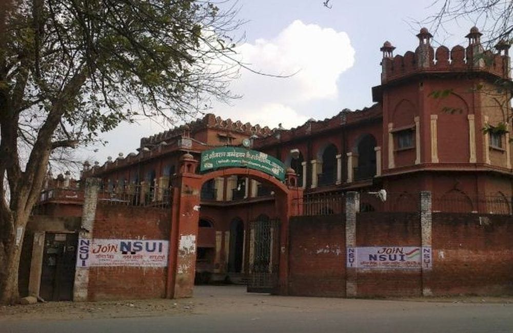 NSUI workers protest against deendayal upadhyay's statue in agra university