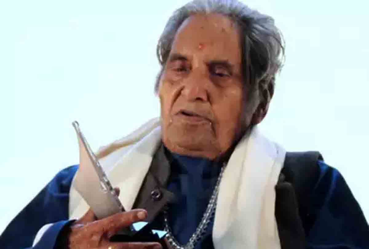 Gopaldas neeraj has strong relation to varanasi