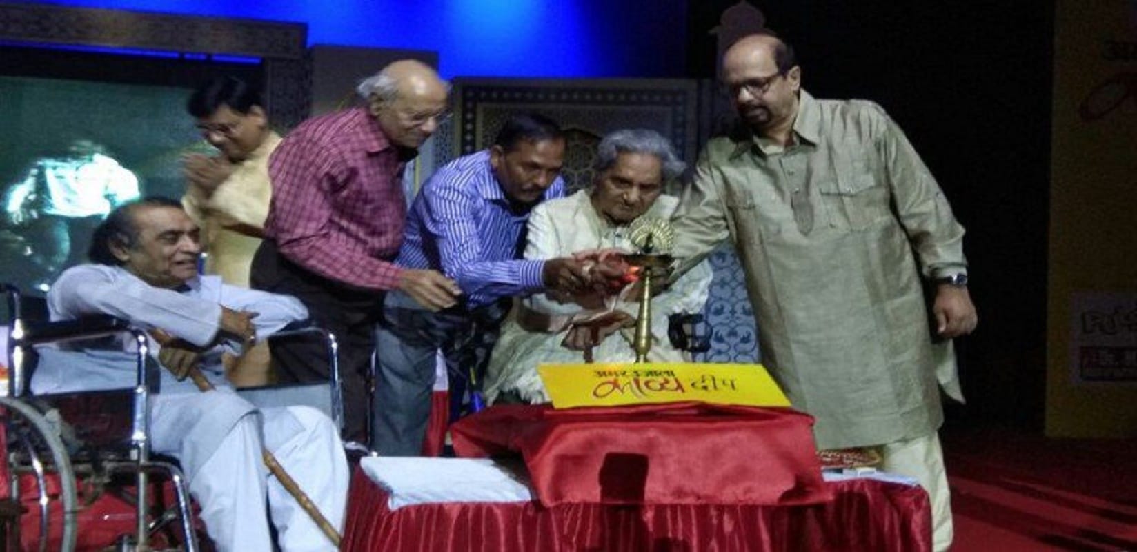 Poet Gopal Das Neeraj Heart beats for Taj Nagri