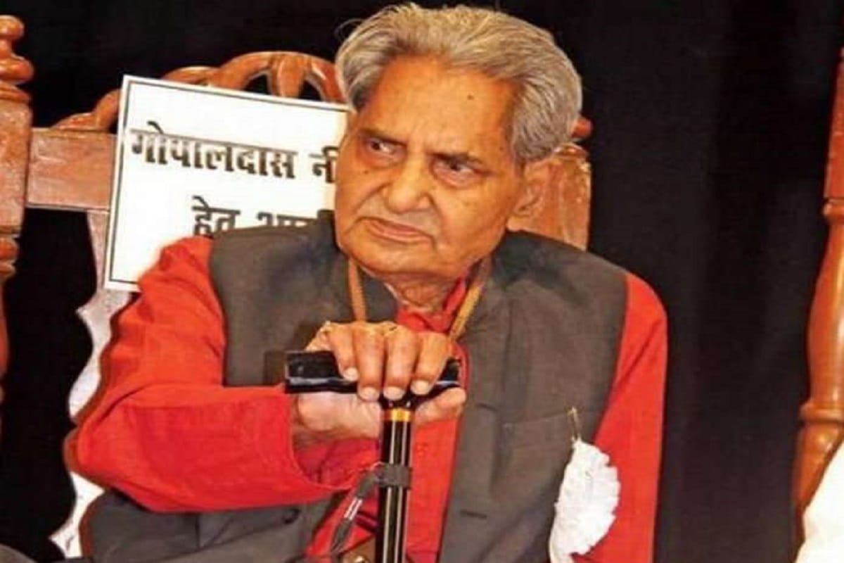 Gopaldas neeraj has strong relation to varanasi