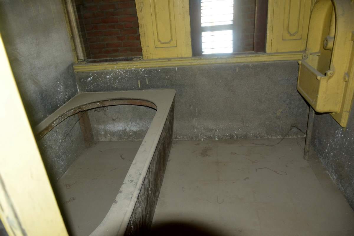 Kashi Naresh saloon again became in function see photos