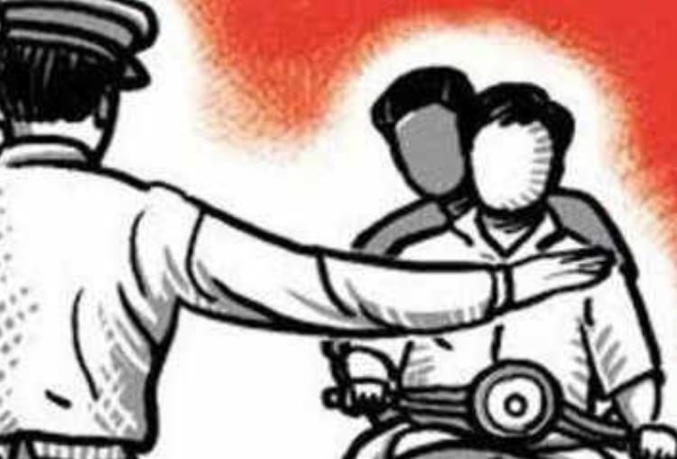 man misbehaved lady officer of transport department in luckow