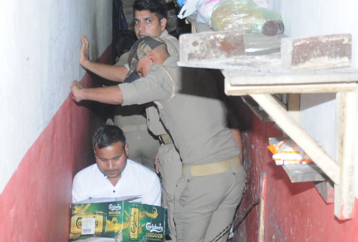 police and excise department raid on ramala club of lucknow 