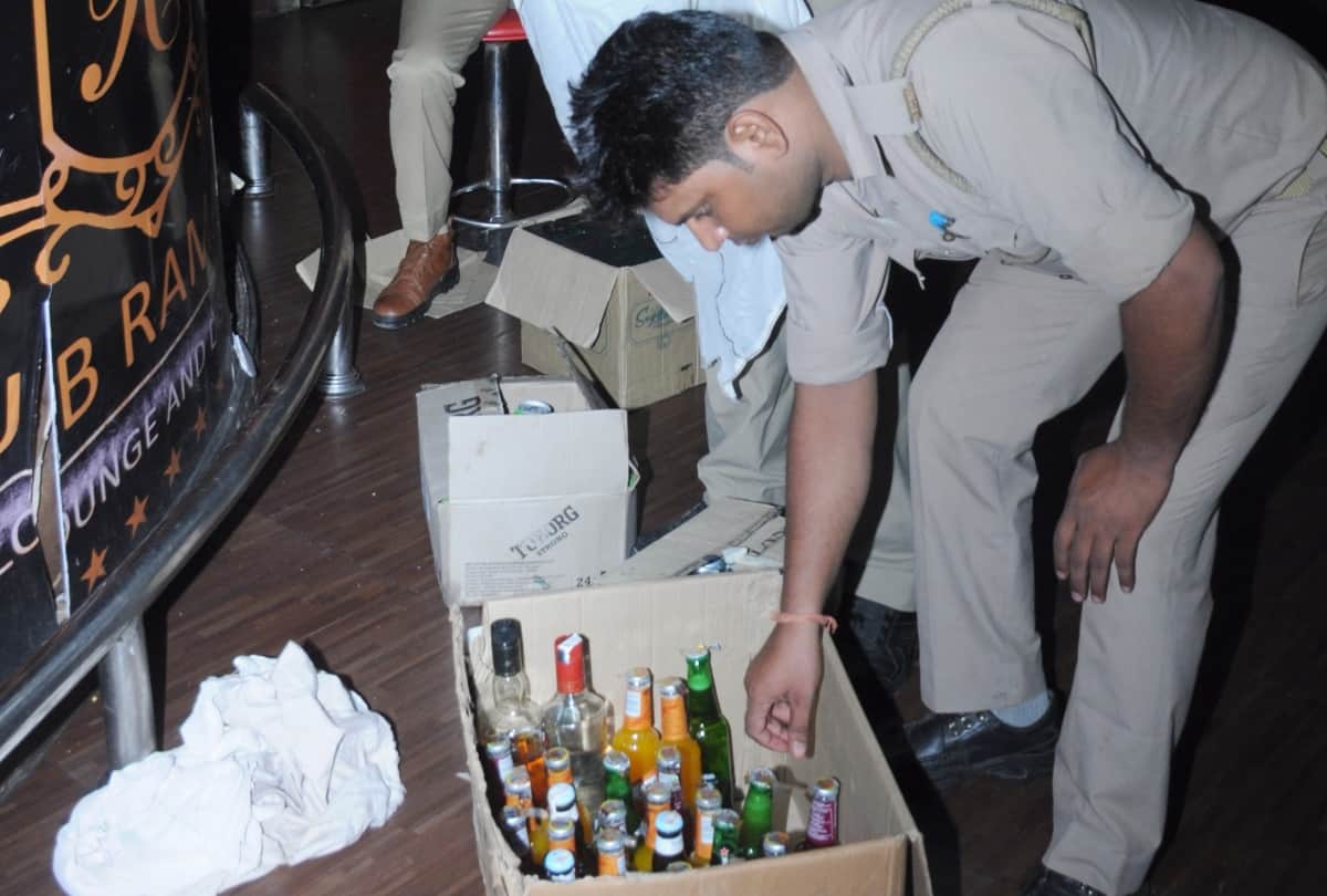 police and excise department raid on ramala club of lucknow 