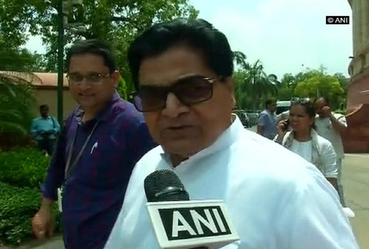 SP leader Ram Gopal Yadav gets abusive when asked about his stand on the No-Confidence Motion