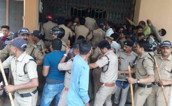 रामनगर महाविद्यालय में आत्मदाह की कोशिश