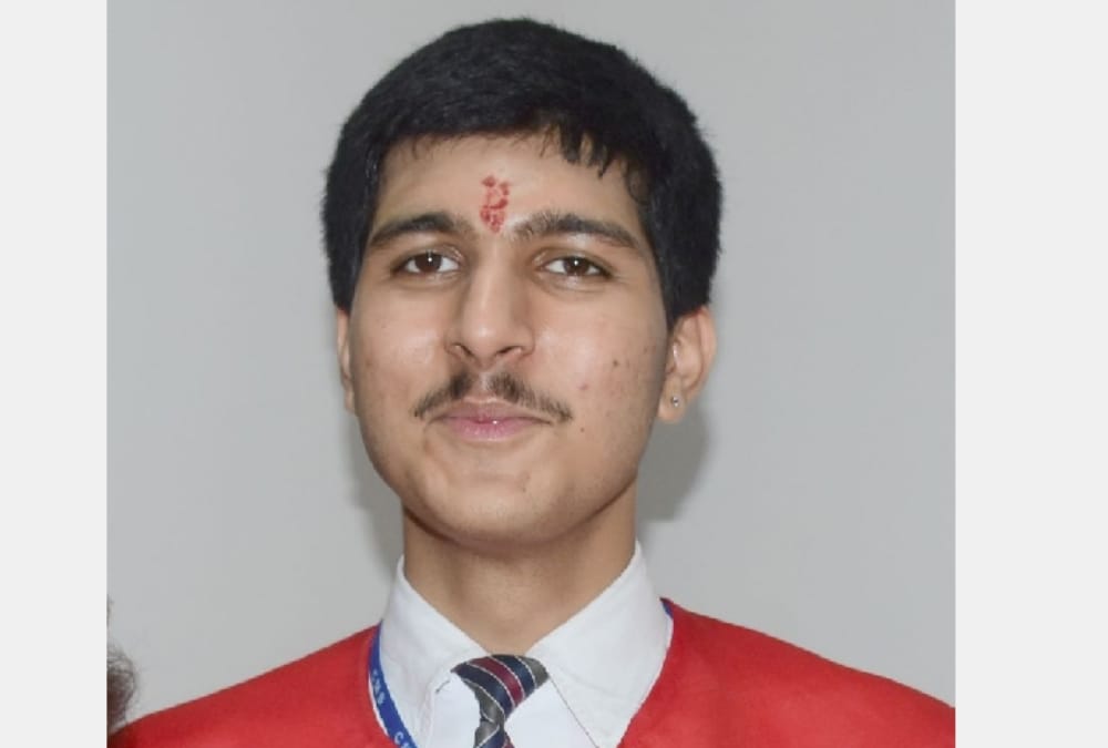 PM modi tweets mail of a topper from lucknow.