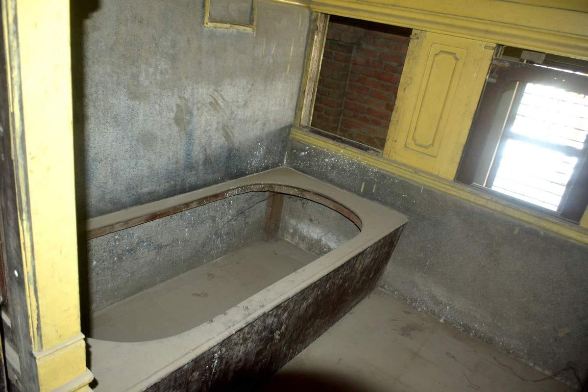 Kashi Naresh saloon again became in function see photos