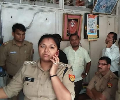 two person stolen two lakh rupees on the name of exchange rial