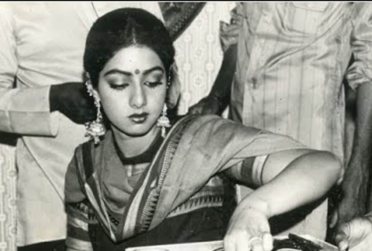 comparison between janhvi kapoor debut film dhadak and sridevi film solva sawan