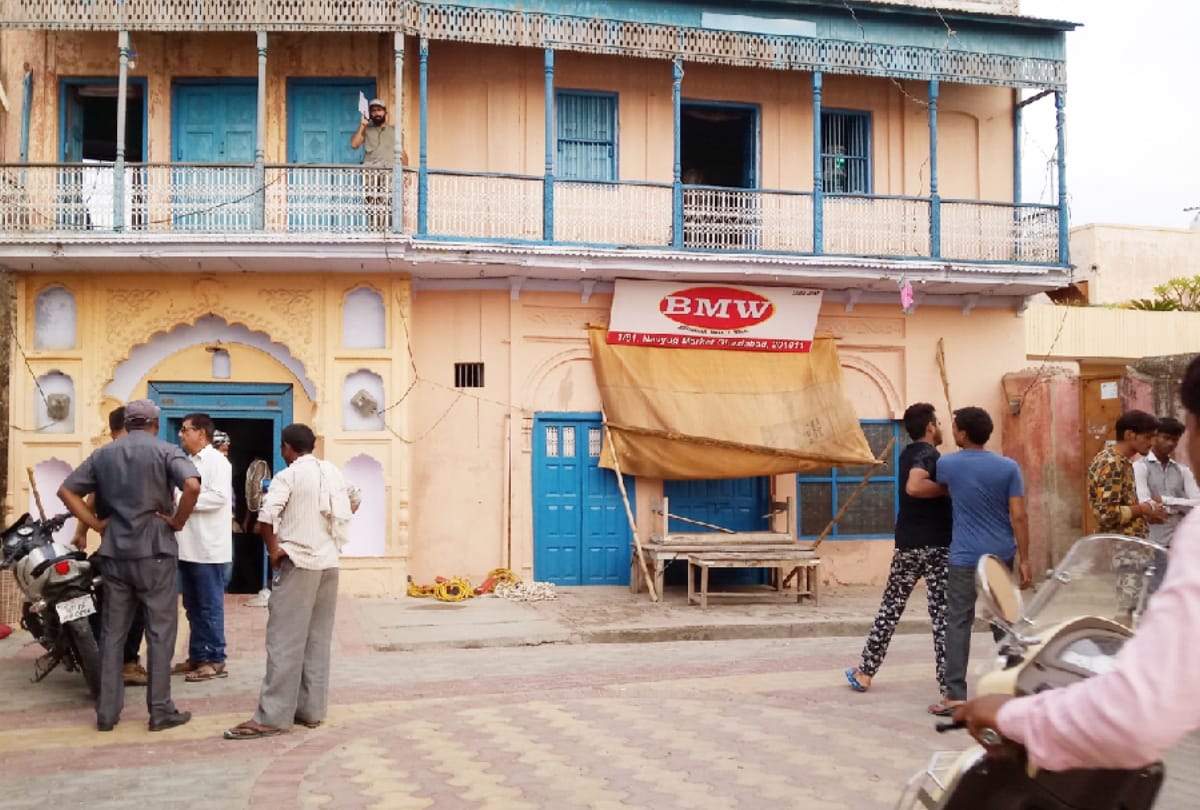 Bollywood film 'Saroj ka rishta' shooting in UP, live pics from the set