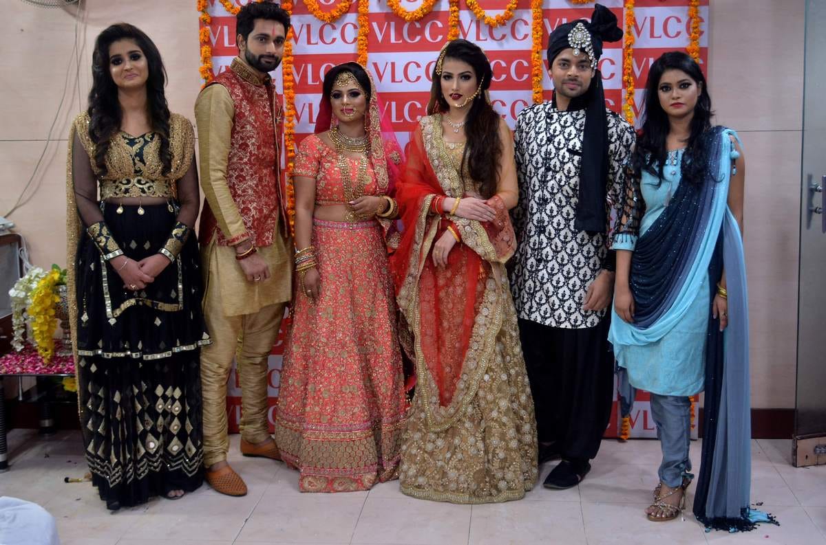 Bride on ramp in varanasi saw pictures