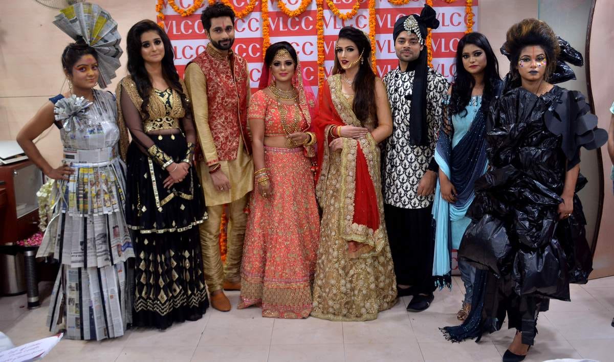 Bride on ramp in varanasi saw pictures