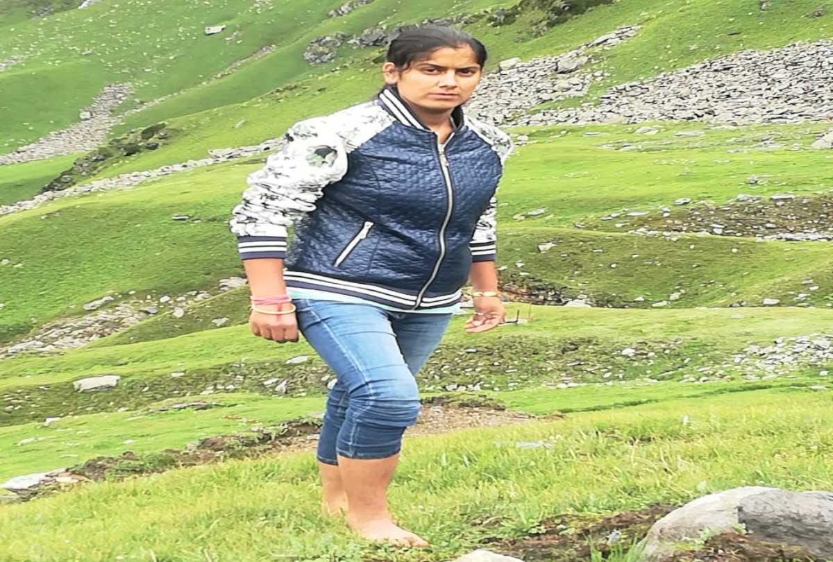 girl reached shrikhand mahadev by covering 64 km distance on Bare feet