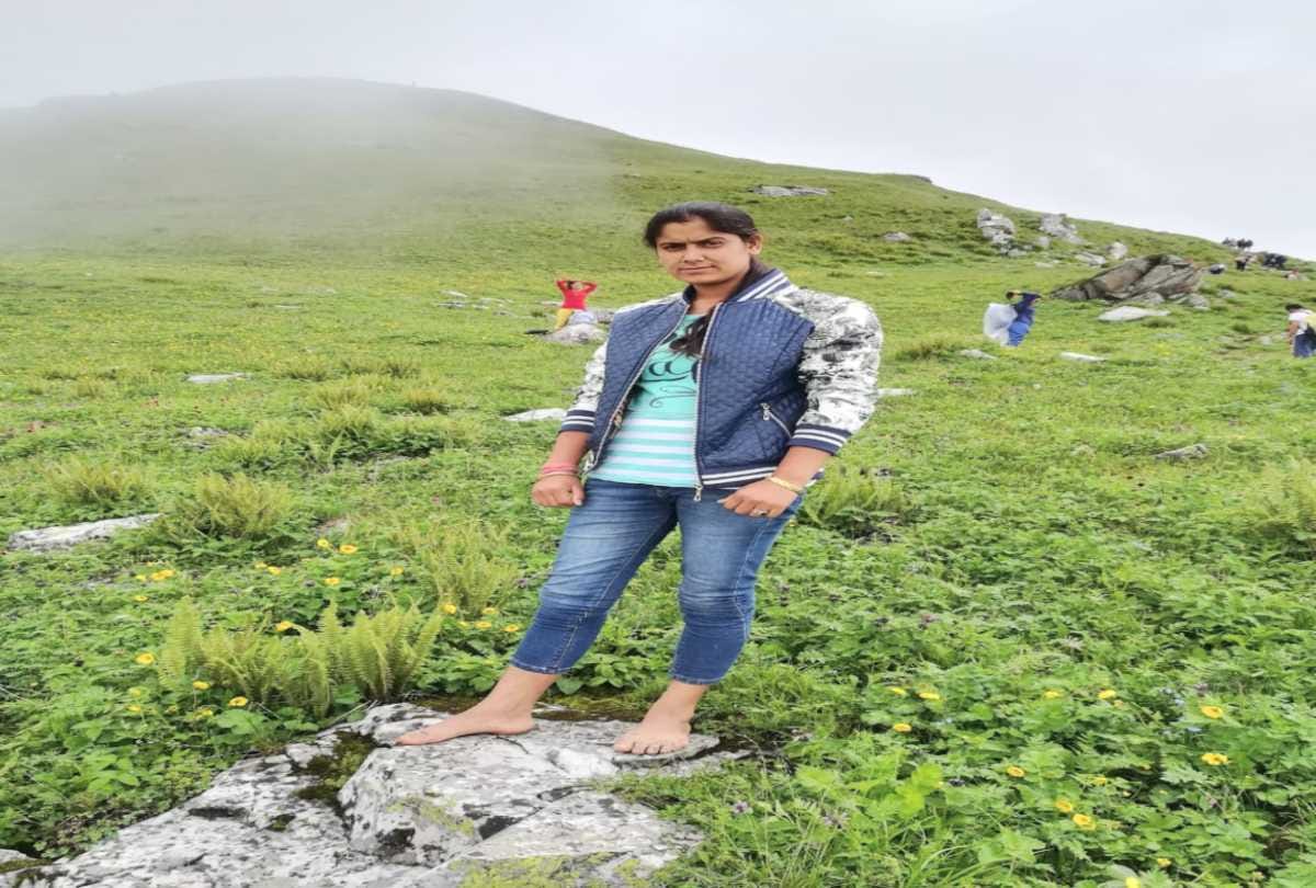 girl reached shrikhand mahadev by covering 64 km distance on Bare feet