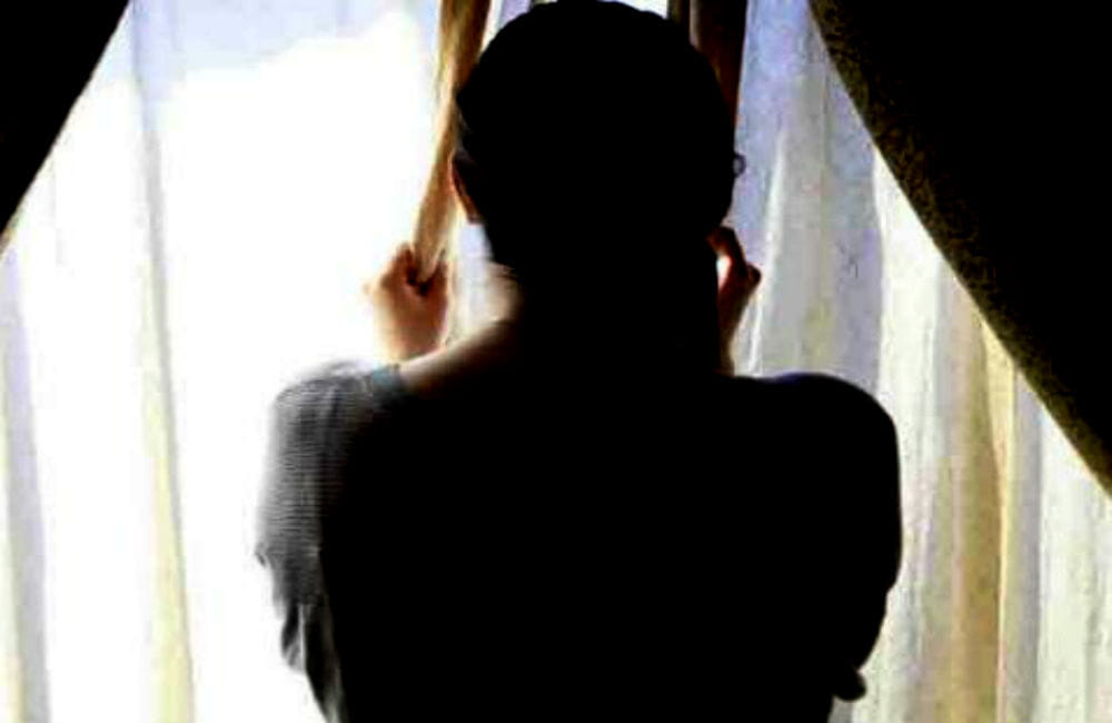 Woman fraud with her husband and mother in law