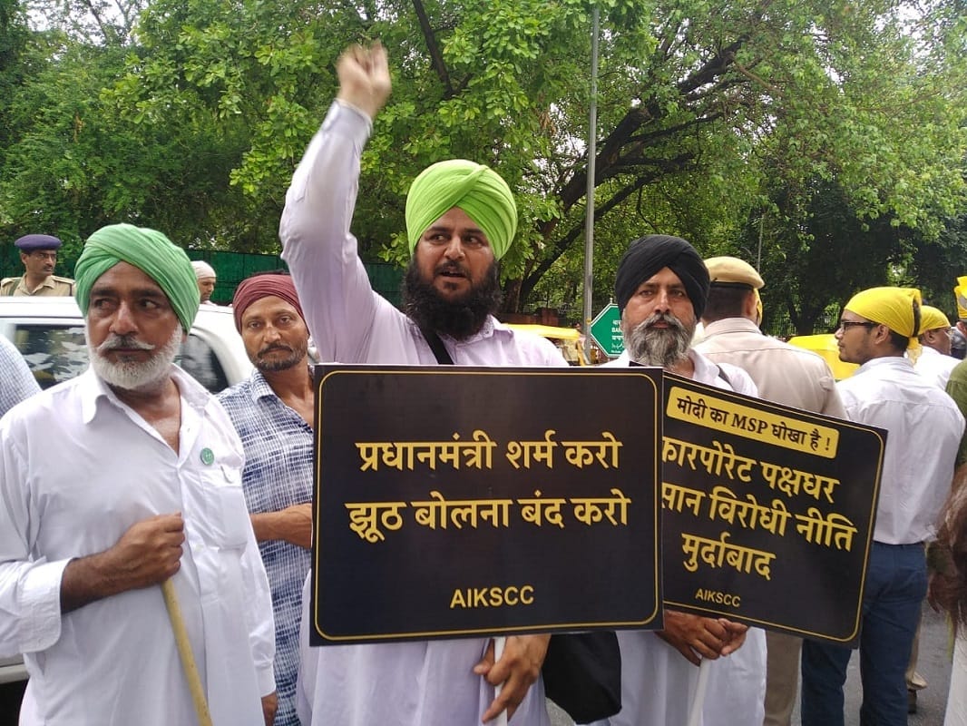Opposition in Parliament and farmers on the road brings no confidence motion against the government
