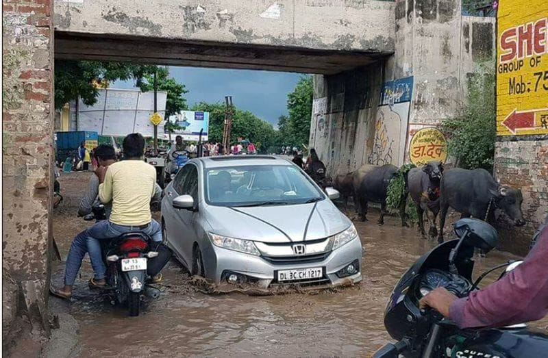 तेज हुई बारिश, बाहरी कालोनियों में भरा पानी