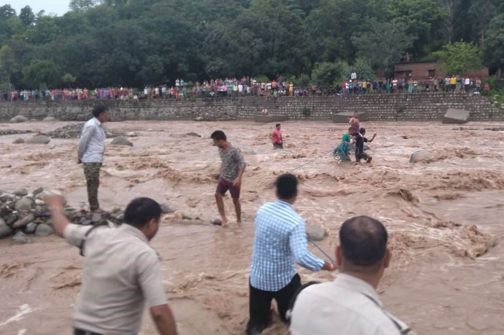 people stuck between river in kotdwar uttarakhand