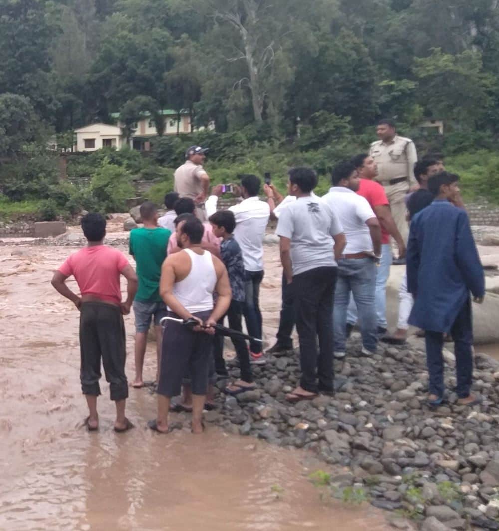 people stuck between river in kotdwar uttarakhand