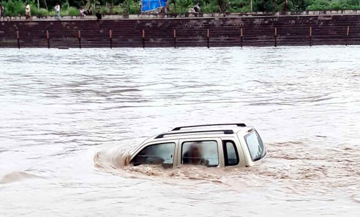 heavy rain in haridwar roads become lake