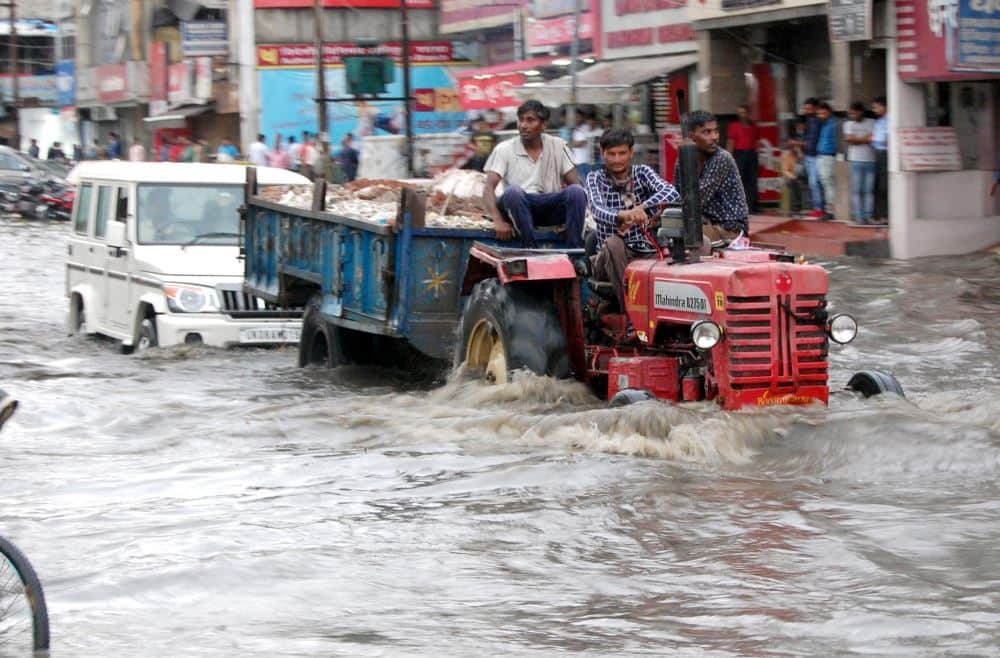 heavy rain in haridwar roads become lake