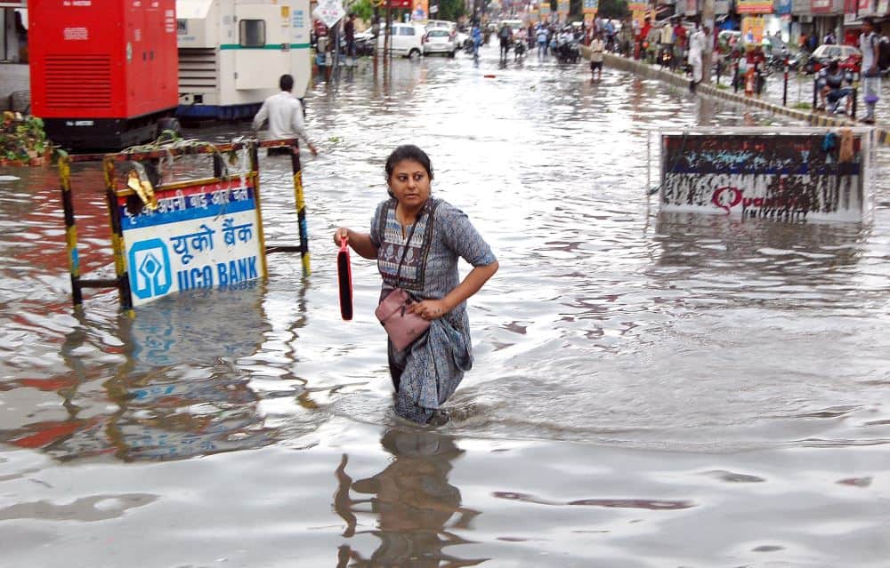 heavy rain in haridwar roads become lake