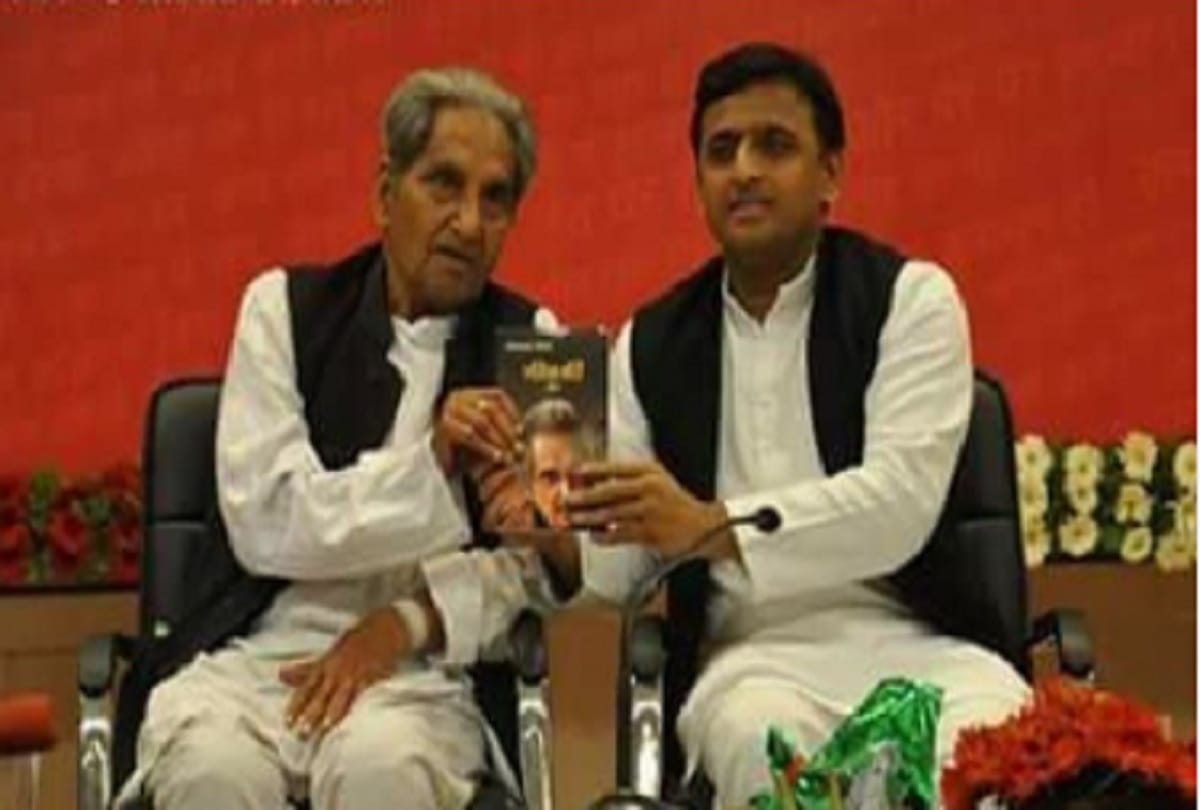 Akhilesh yadav condoles the death of poet Gopaldas Neeraj