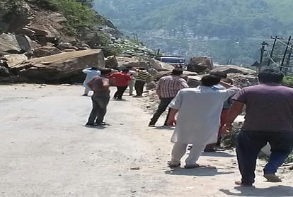 rock broken in badrinath highway at joshimath