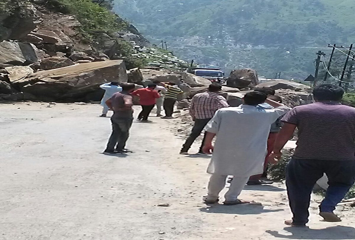 landslide on jammu srinagar national highway caused six hours of blockage of transportation