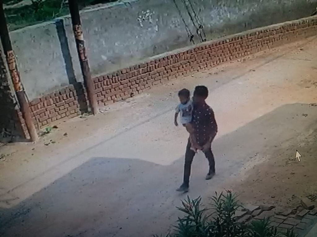 mathura Police recovered kidnapped child 