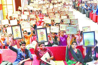 Amar Ujala Bhavishya Jyoti Samman samaroh in mainpuri