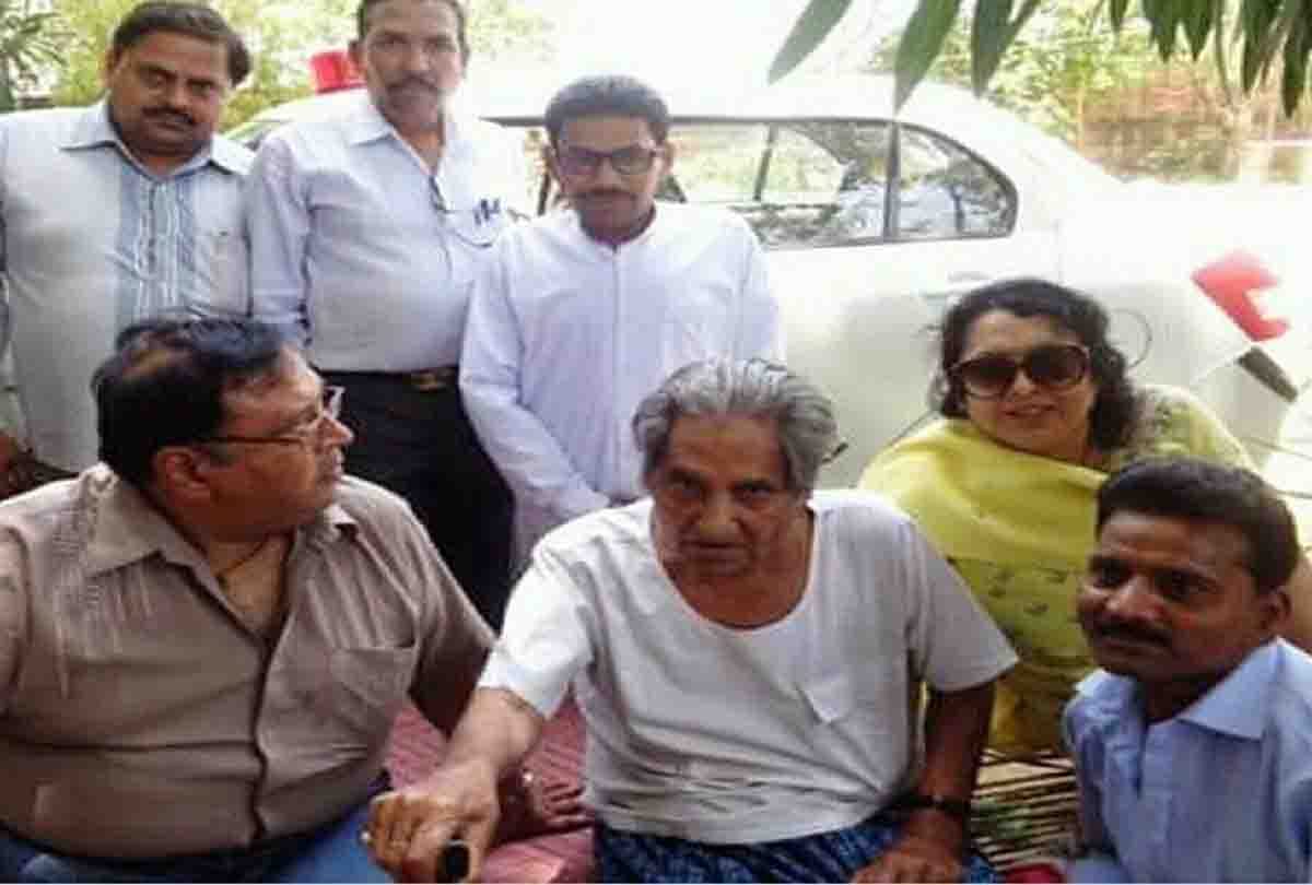 gopal das neeraj and mulayam singh yadav's relation