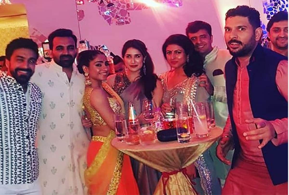 Dhoni Attends Sakshi dhoni friend Poorna Patel Sangeet, Ziva Steals the Limelight
