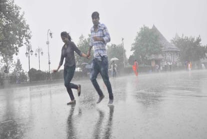  heavy rainfall warning for himachal in two days 