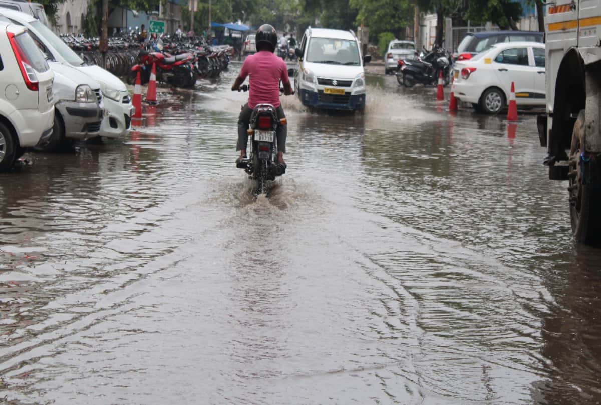 light rain in delhi ncr weather change