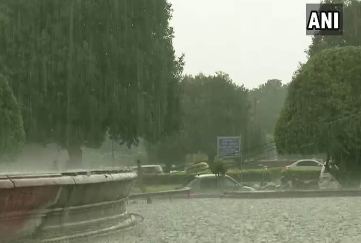 light rain in delhi ncr weather change