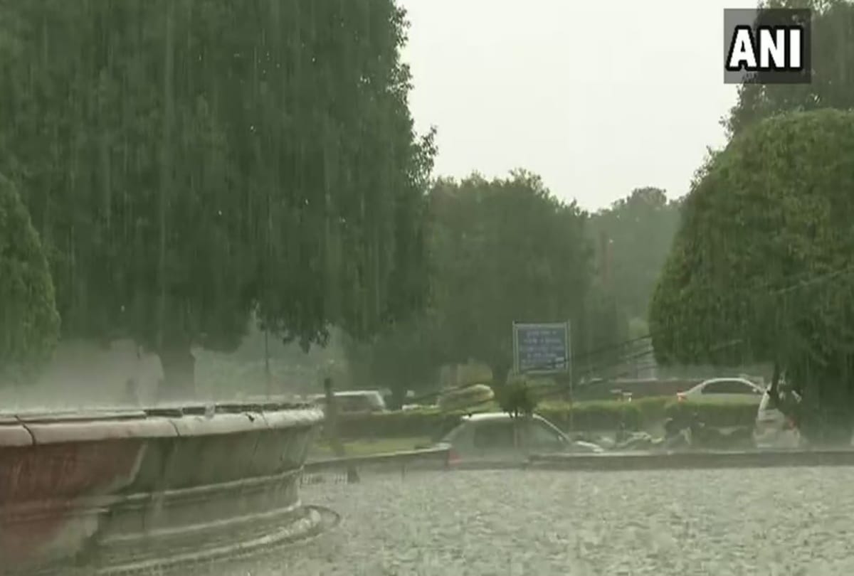 light rain in delhi ncr weather change
