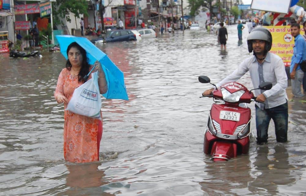 heavy rain in haridwar roads become lake