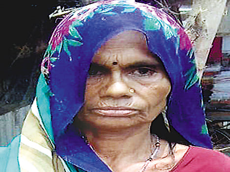 The tappebaaj  stole a woman's purse.